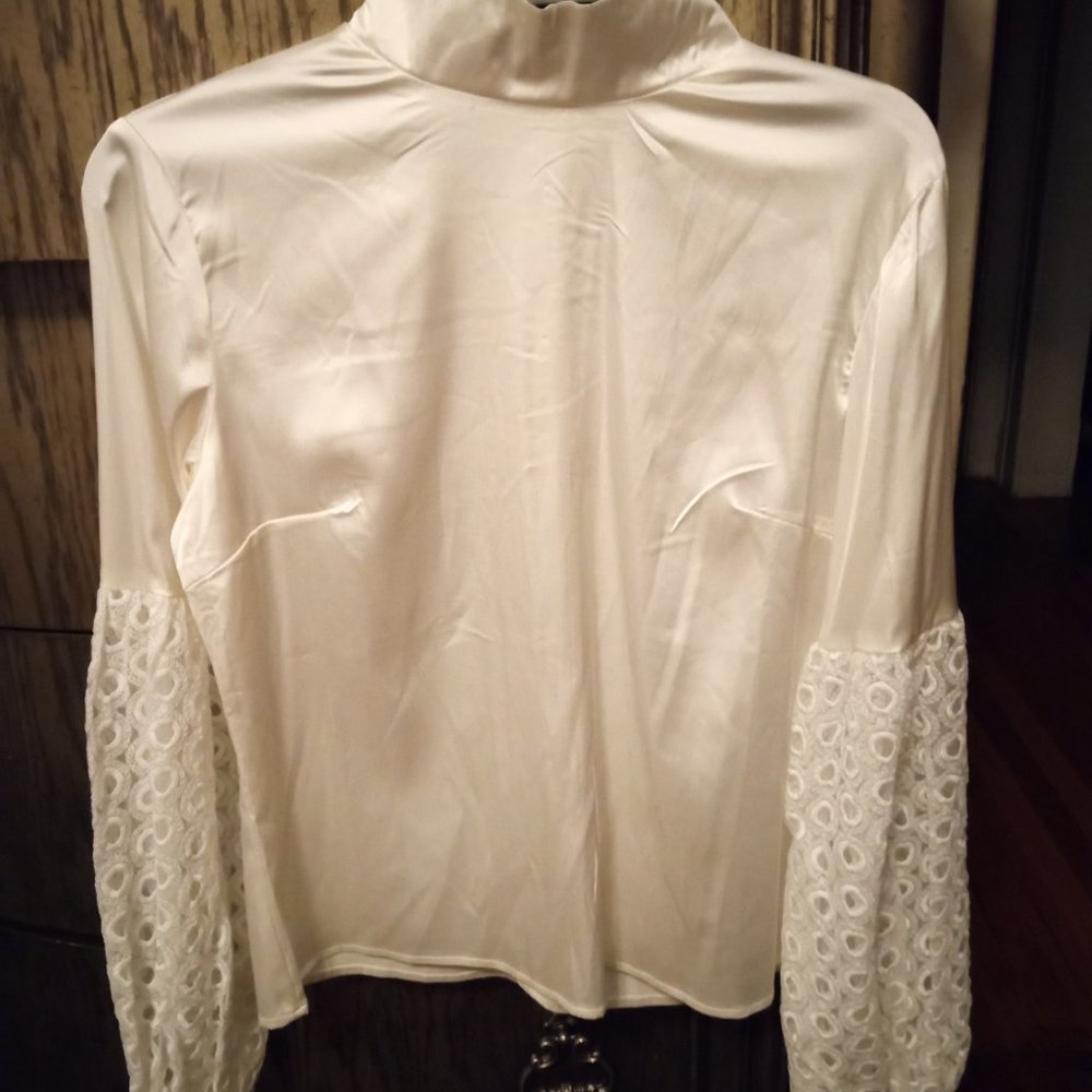Beautiful & Sexy White dressy blouse size L